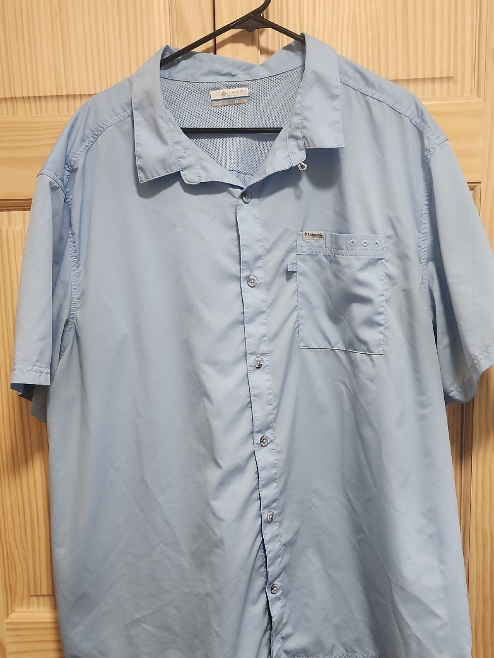 Columbia Men’s Light Blue Short-Sleeve Casual Button-Down Shirt